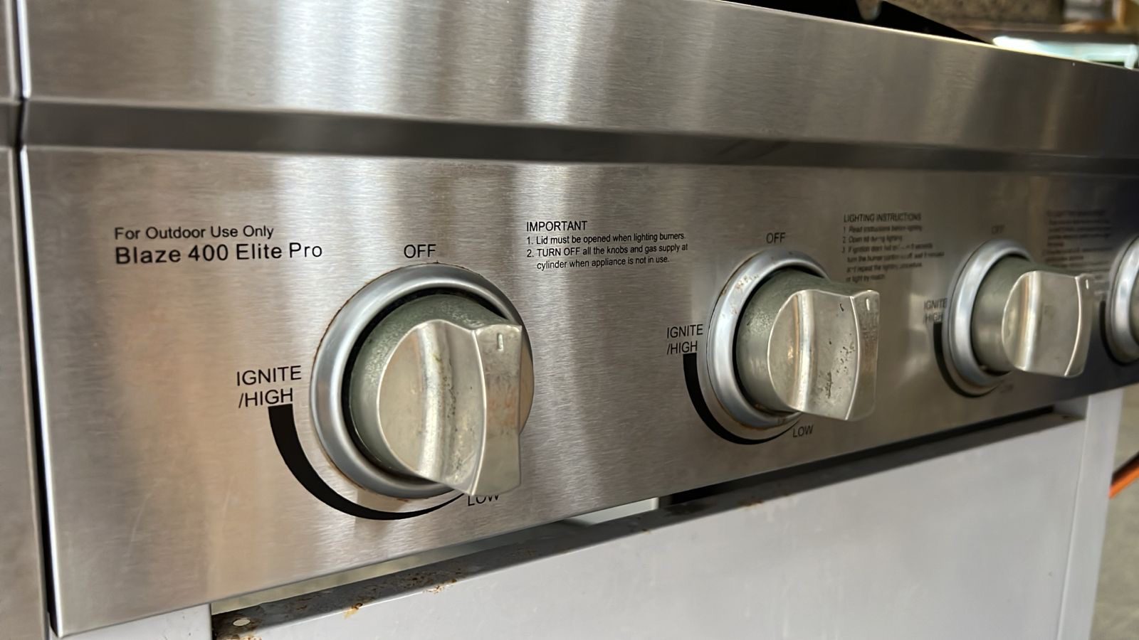 Megamaster Blaze 400 Elite Pro 4-Burner Stainless Steel Gas Braai - Image 3