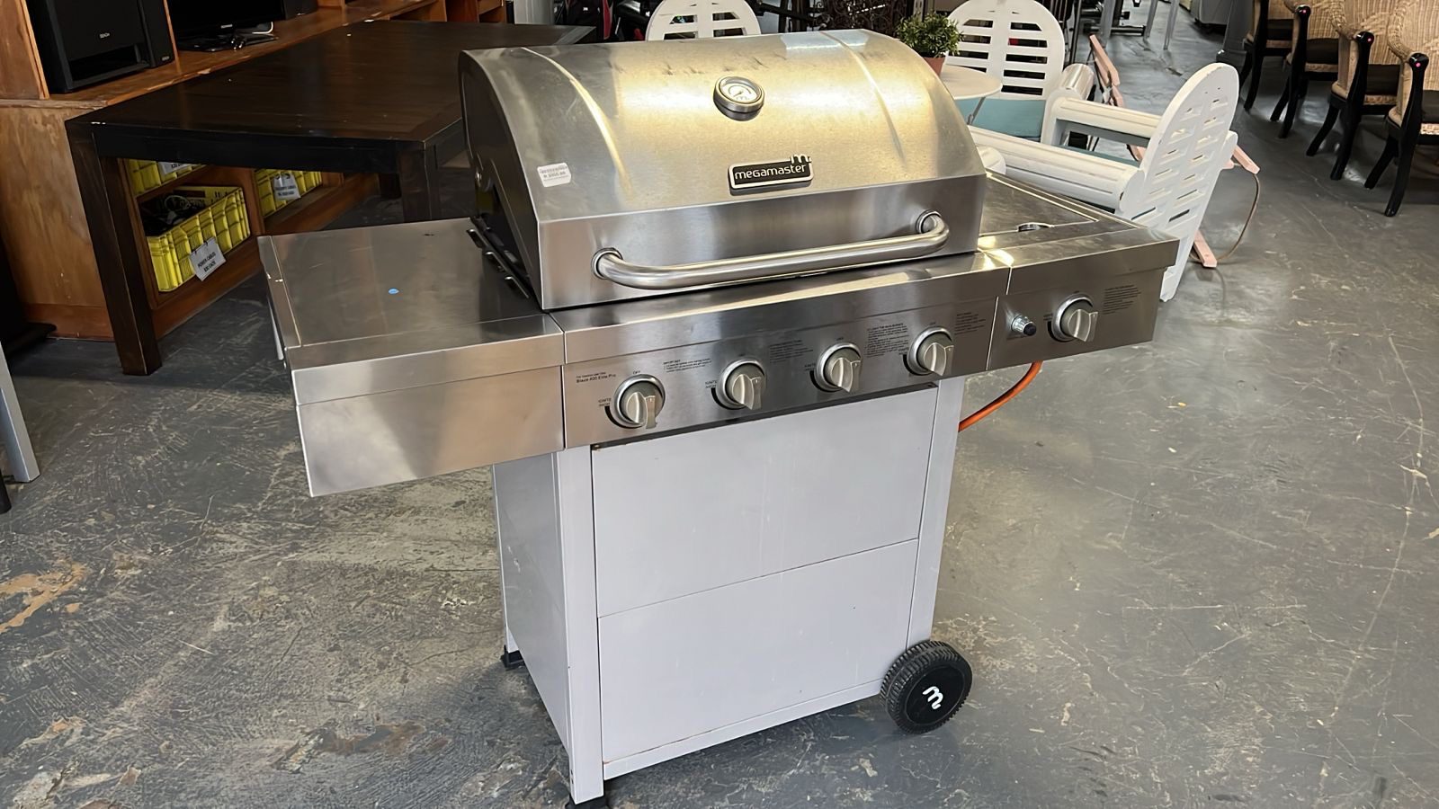 Megamaster Blaze 400 Elite Pro 4-Burner Stainless Steel Gas Braai - Image 2