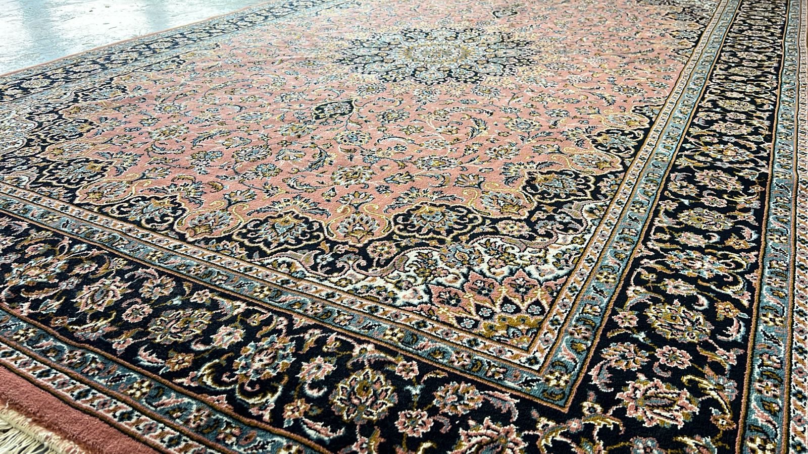 Hand-Tufted Persian-Style Peach & Navy Area Rug 300 x 200 cm