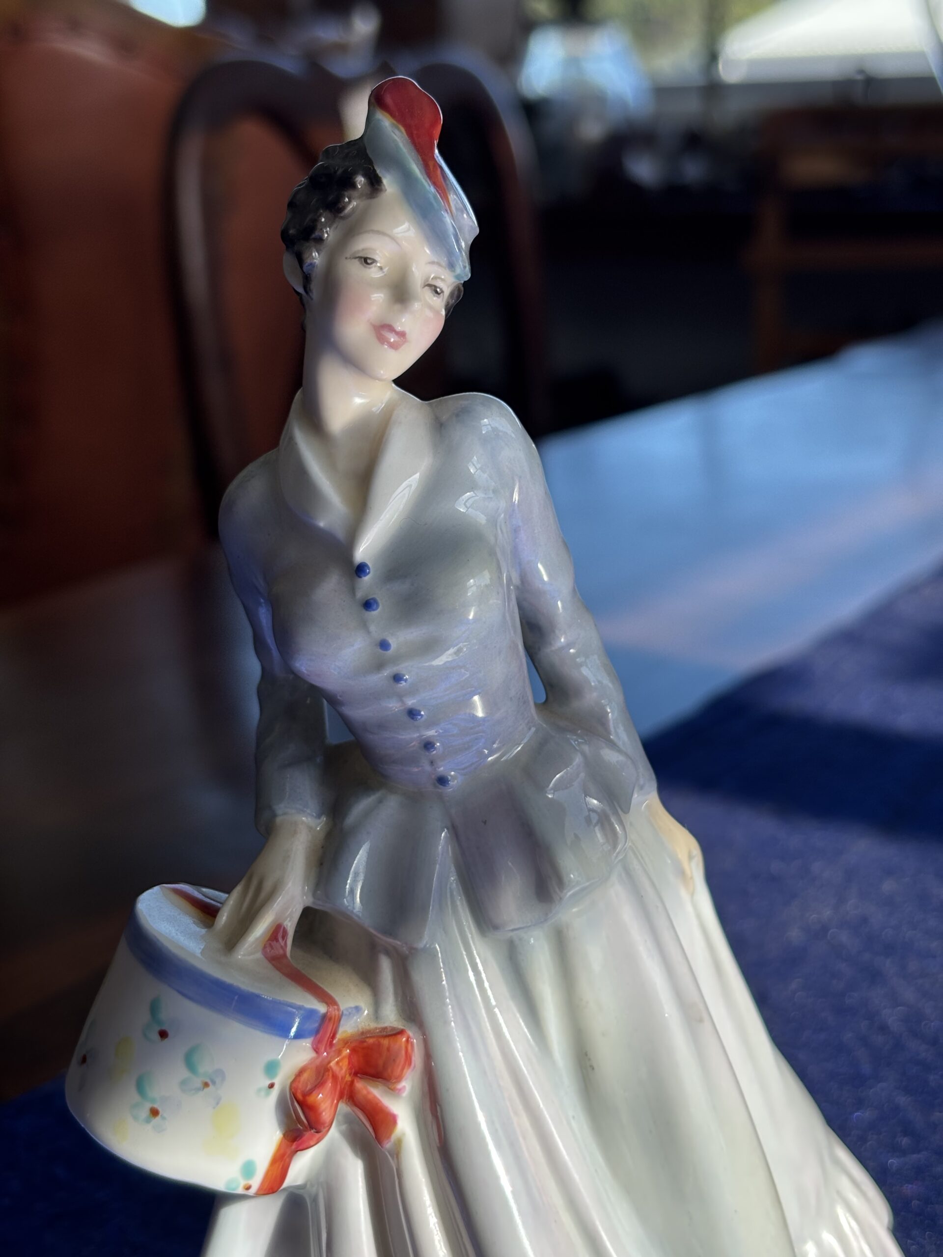 Royal Doulton "Midinette" HN2090 Porcelain Figurine c1951