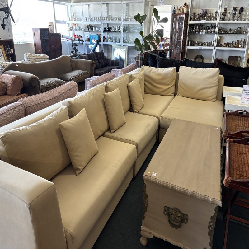 Beige L-Shape Lounge Suite with Scatter Cushions - Image 5