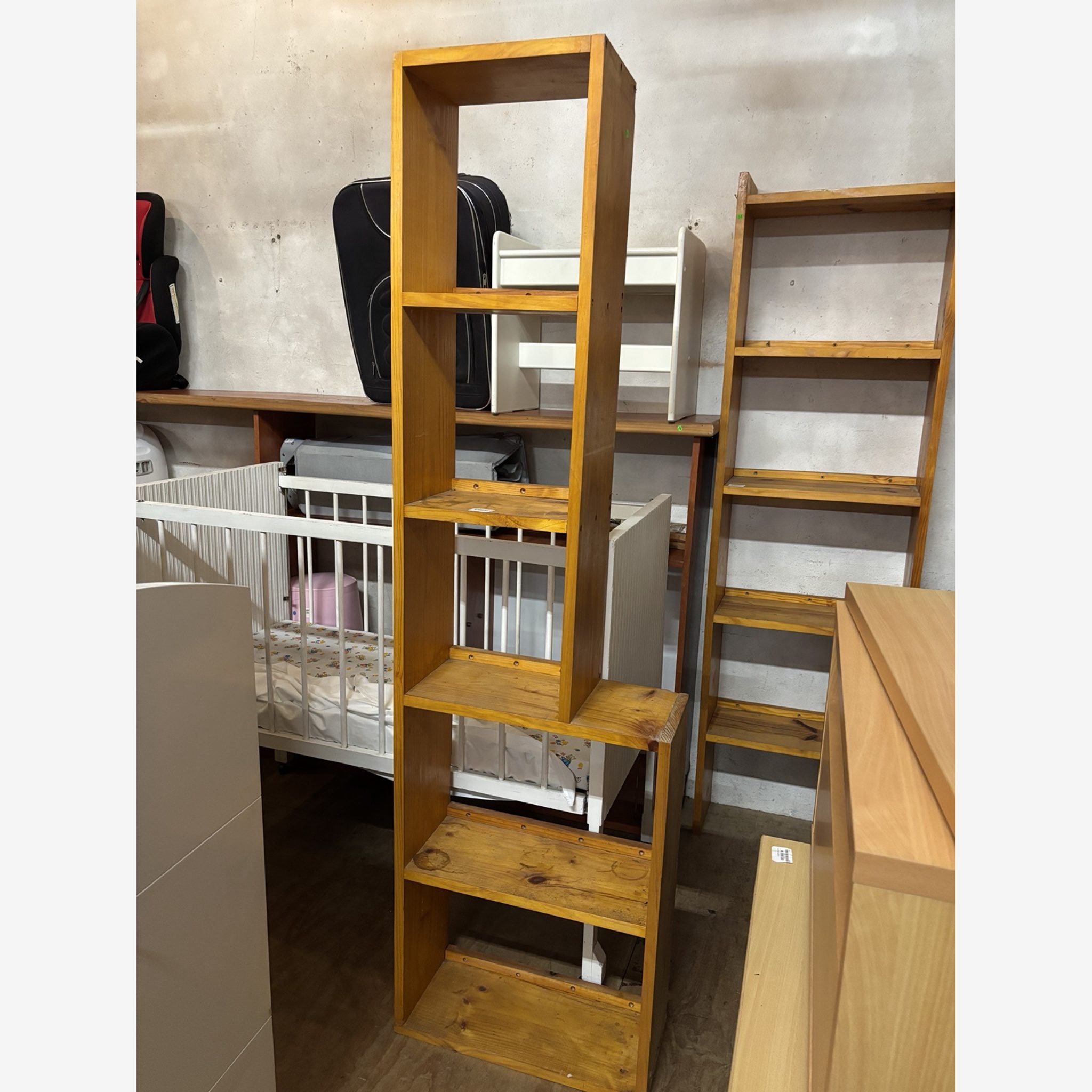 Practical 5-tier solid pine bookshelf - Image 2