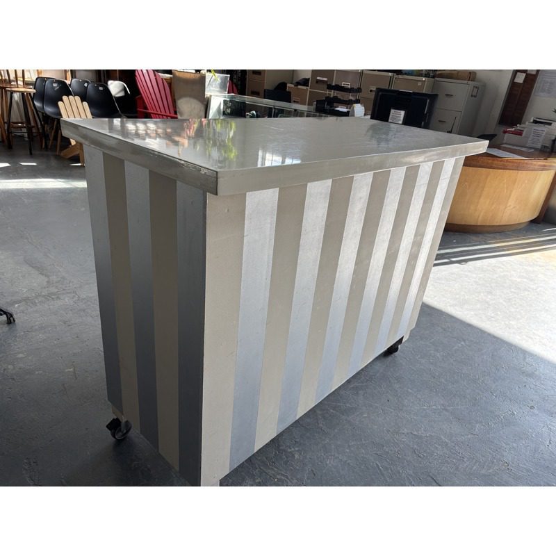 Mobile Taupe/White Kitchen Island with 3 Drawers & Castors - Image 7