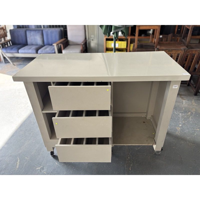 Mobile Taupe/White Kitchen Island with 3 Drawers & Castors - Image 4