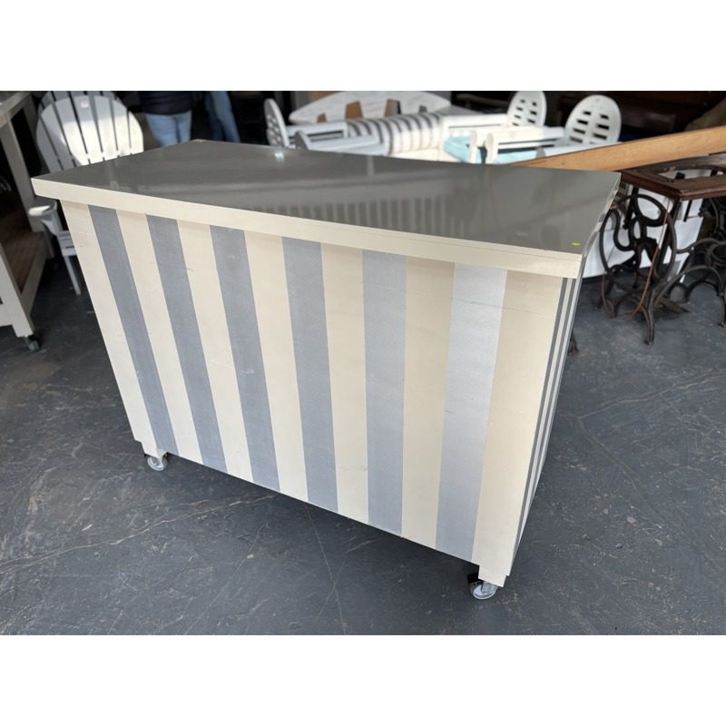 Mobile Taupe/White Kitchen Island with 3 Drawers & Castors - Image 3