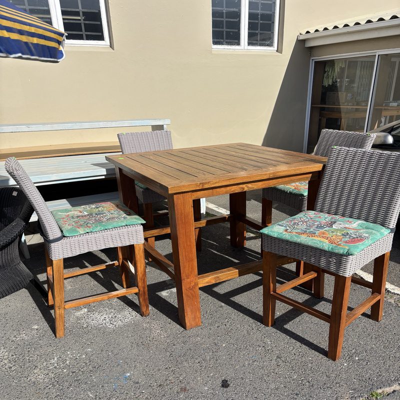 Solid Teak Outdoor Bar Table & 4 Wicker Bar Chairs - Image 4
